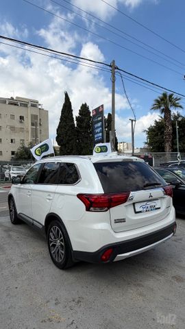 מיצובישי אאוטלנדר