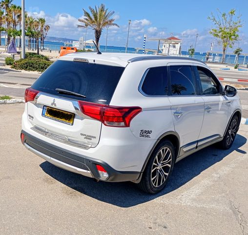 מיצובישי אאוטלנדר