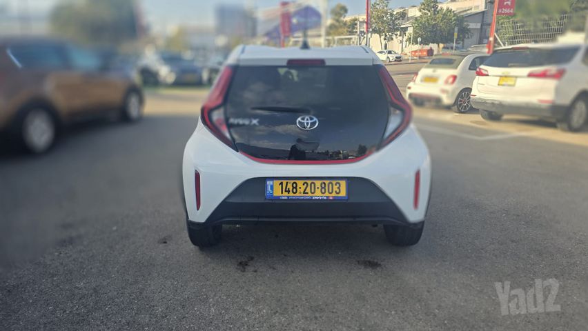 טויוטה אייגו X