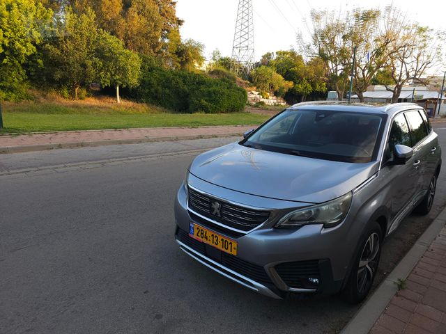 פיג'ו 5008