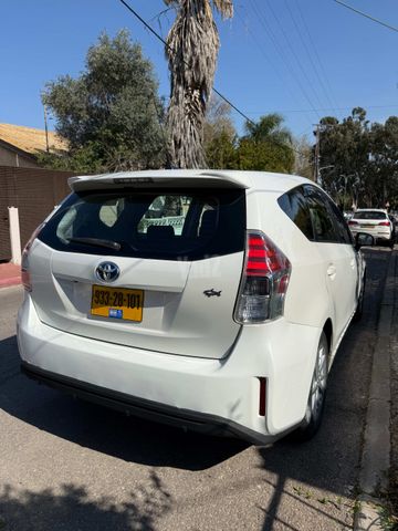 טויוטה פריוס פלוס