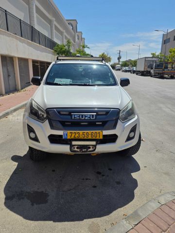 איסוזו די-מקס