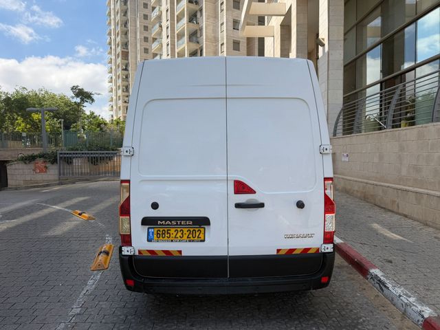 רנו מאסטר