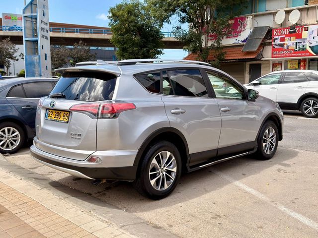 טויוטה RAV4