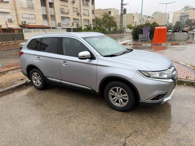 מיצובישי אאוטלנדר