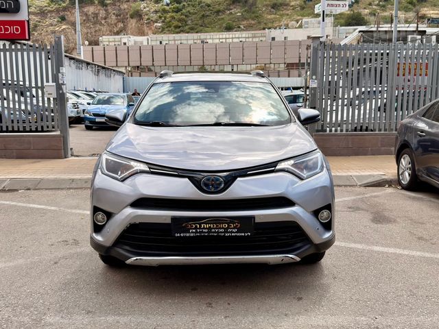 טויוטה RAV4
