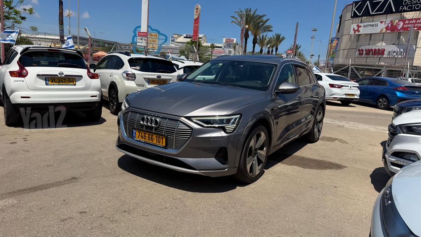 מודעת רכב אאודי E-tron