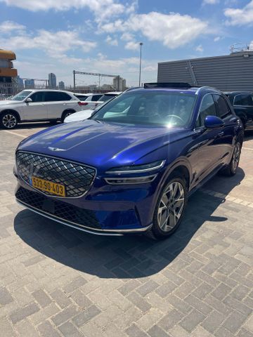 מודעת רכב ג'נסיס GV70