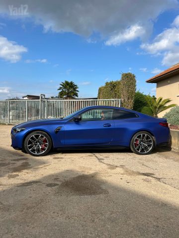 ב מ וו M4