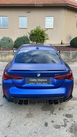 ב מ וו M4