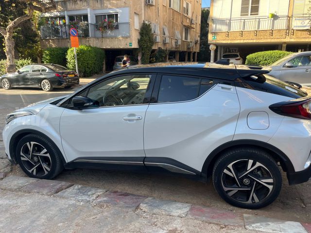 מודעת רכב טויוטה C-HR