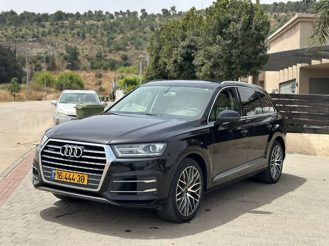 מודעת רכב אאודי Q7
