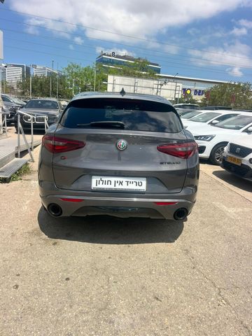 מודעת רכב אלפא רומיאו סטלביו 1