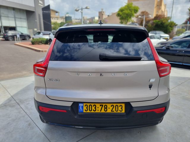 מודעת רכב וולוו XC40 2