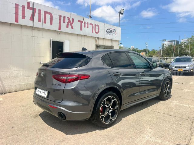 מודעת רכב אלפא רומיאו סטלביו 2