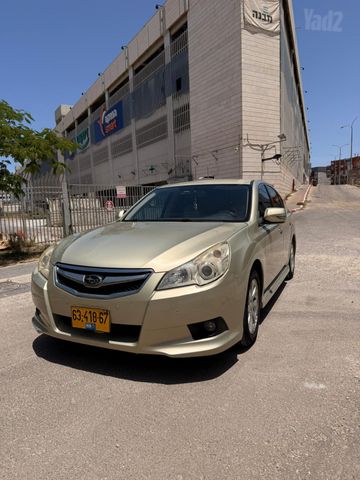 סובארו B4/לגאסי