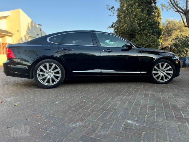 וולוו S90