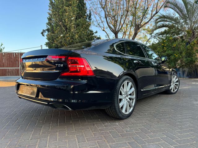 וולוו S90