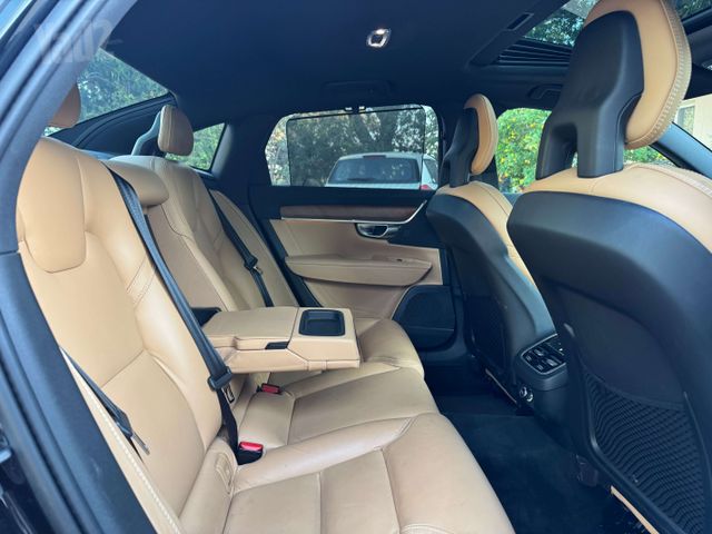 וולוו S90