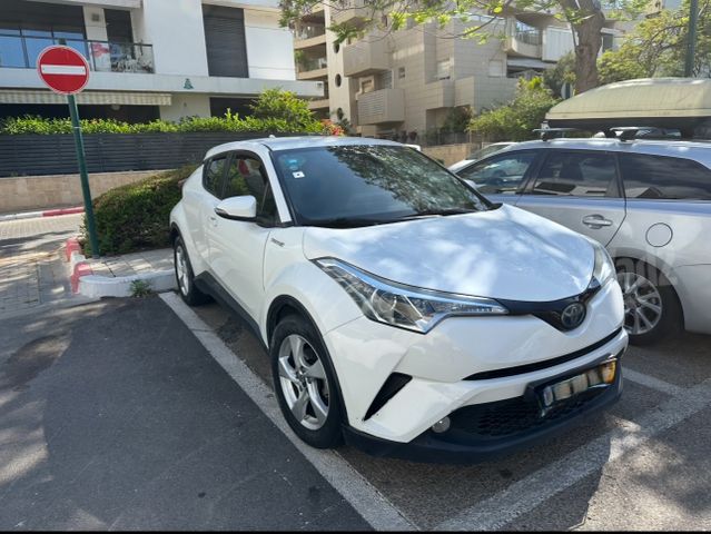 מודעת רכב טויוטה C-HR
