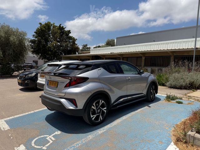 מודעת רכב טויוטה C-HR