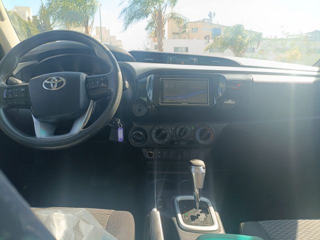 מודעת רכב טויוטה היילקס 2