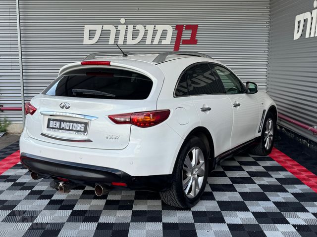 אינפיניטי FX37