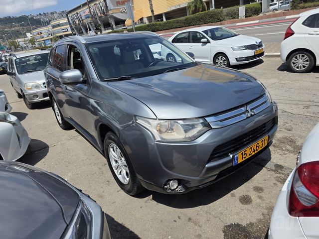 מיצובישי אאוטלנדר