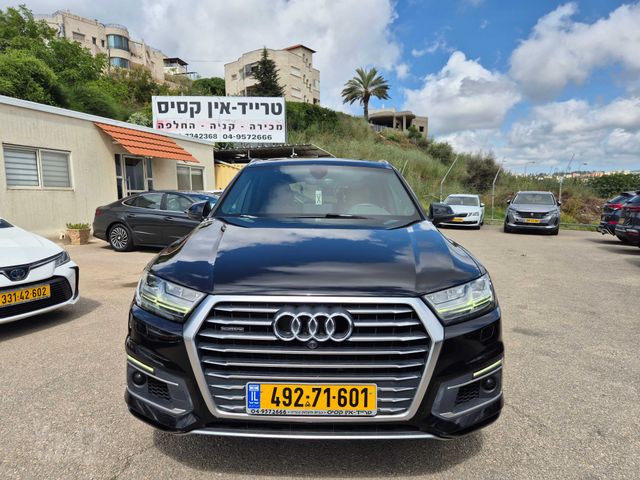 מודעת רכב אאודי Q7