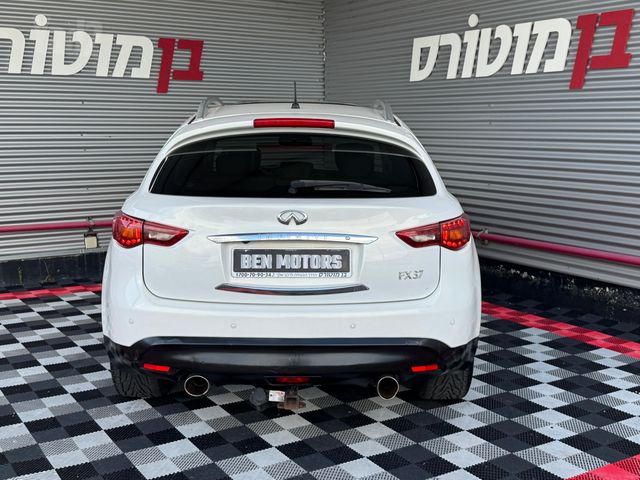 אינפיניטי FX37