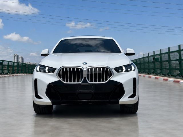 ב מ וו X6