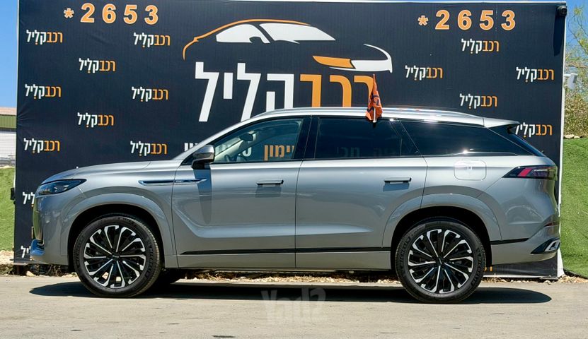 ג'אקו J8