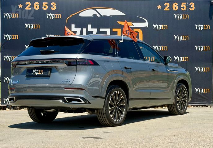 ג'אקו J8