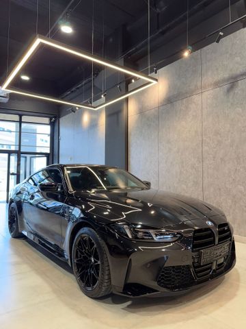 ב מ וו M4