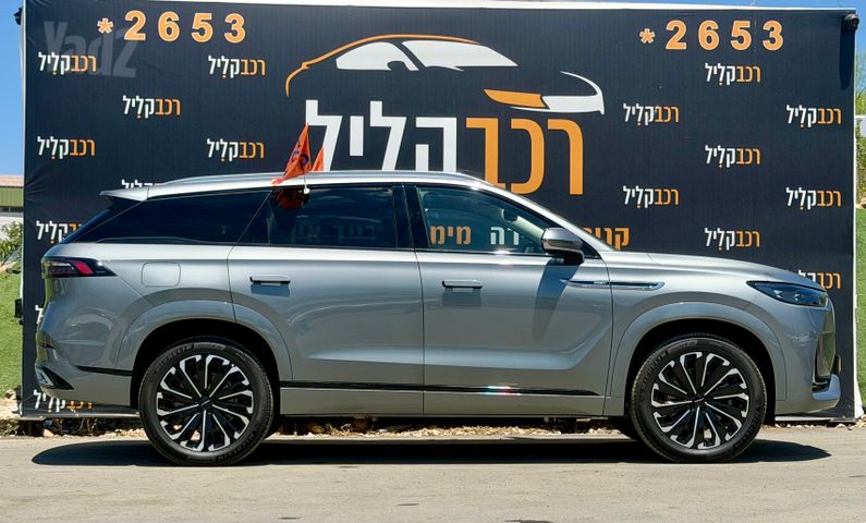 ג'אקו J8