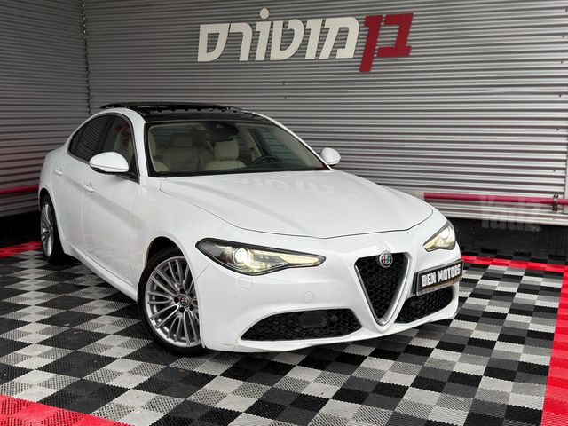 מודעת רכב אלפא רומיאו ג'וליה