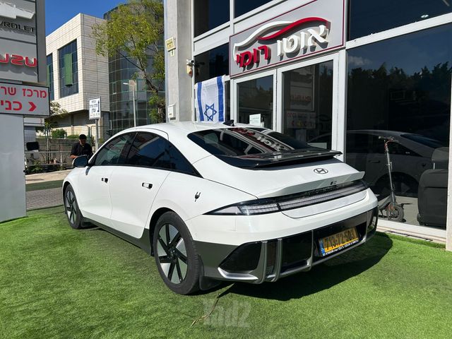 יונדאי איוניק 6
