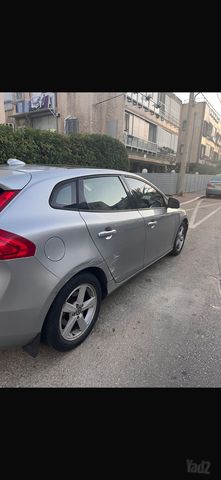 וולוו V40