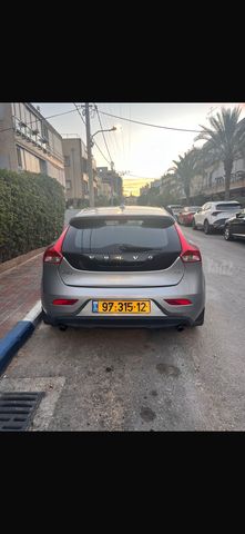 וולוו V40