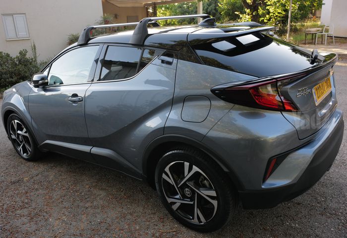 מודעת רכב טויוטה C-HR