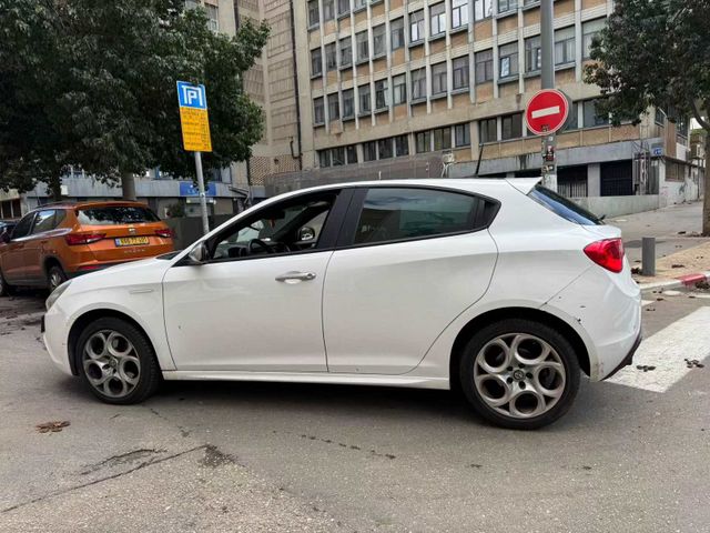 אלפא רומיאו ג'ולייטה
