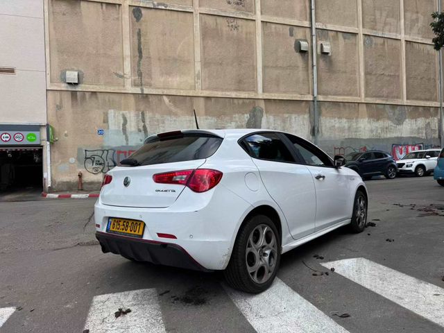 אלפא רומיאו ג'ולייטה