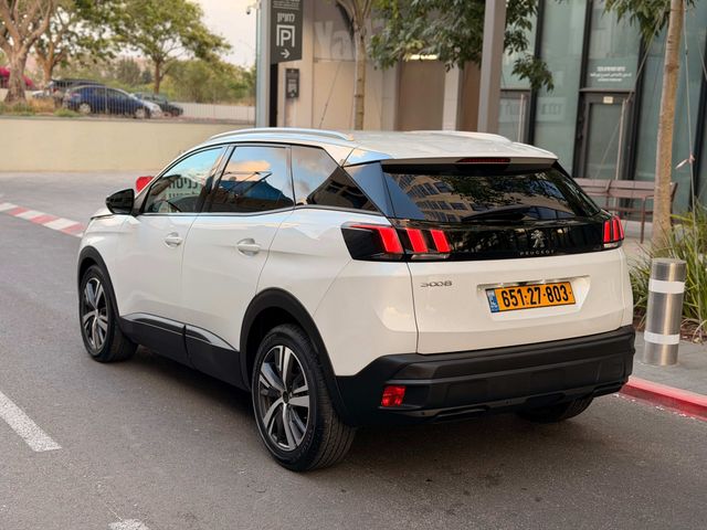 פיג'ו 3008