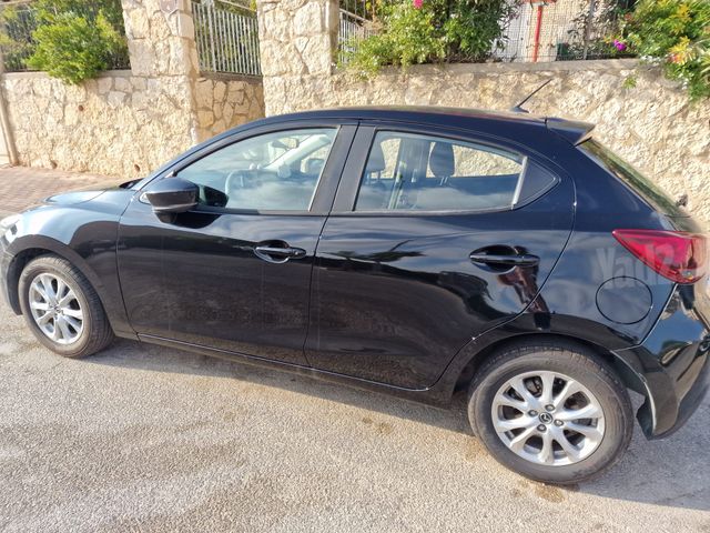 מודעת רכב מאזדה 2