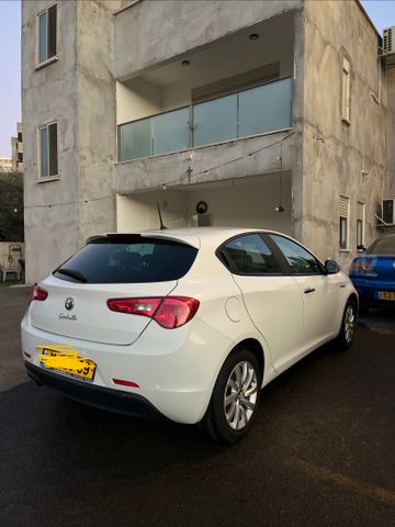 אלפא רומיאו ג'ולייטה