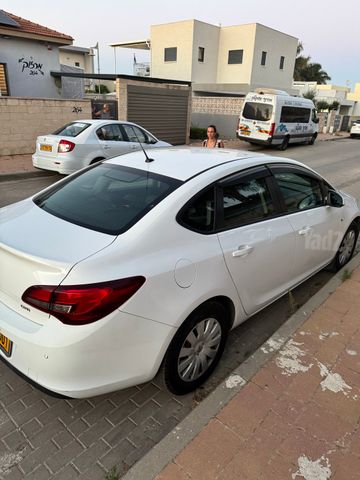 אופל אסטרה