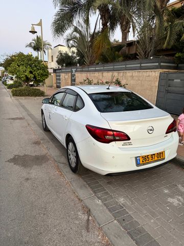 אופל אסטרה