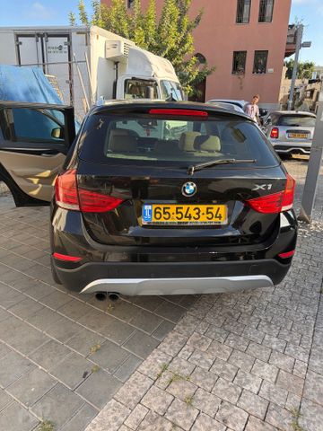 ב מ וו X1