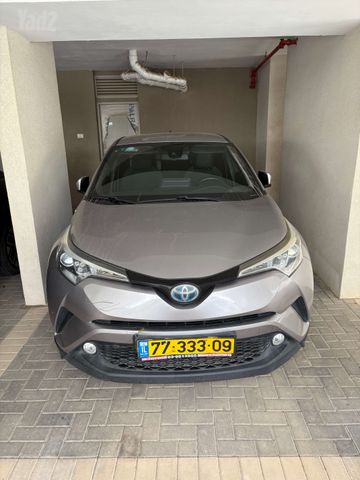 מודעת רכב טויוטה C-HR