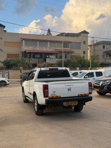 איסוזו די-מקס